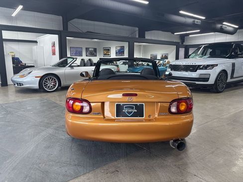 Used 2000 MAZDA MX-5 Miata image 10