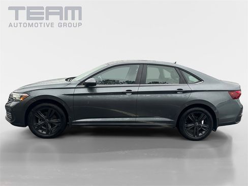 Used 2023 Volkswagen Jetta SE image 4