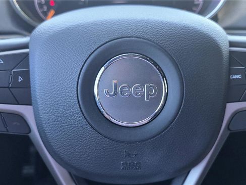 Used 2019 Jeep Grand Cherokee Altitude AWD/4WD image 18