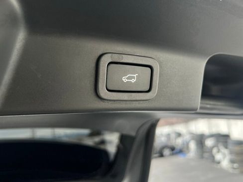 Used 2019 Jaguar F-PACE image 26