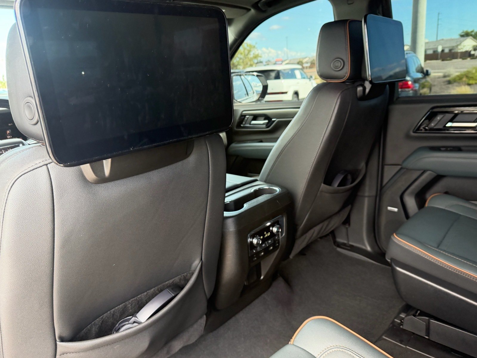 Used 2026 GMC Yukon AT4 w/ AT4 Premium Plus Package AWD/4WD image 18
