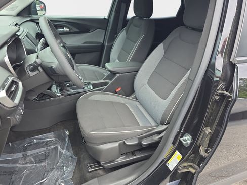 Used 2023 Chevrolet TrailBlazer LS FWD image 13