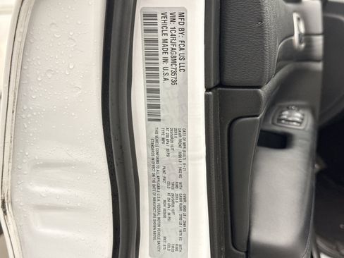 Used 2021 Jeep Grand Cherokee Laredo X AWD/4WD image 11