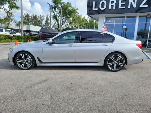 Used 2017 BMW 750i RWD image 8