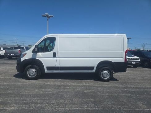 Used 2025 RAM ProMaster 2500 w/ Convenience Group FWD image 4