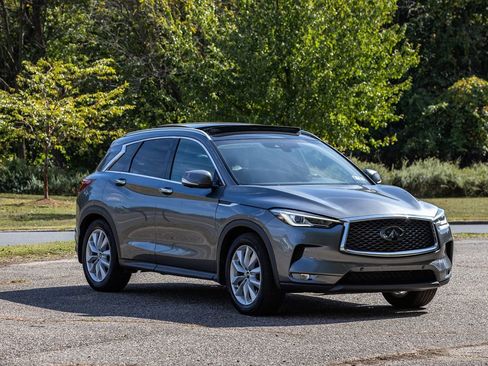 Used 2019 INFINITI QX50 Essential w/ Premium Heat Package image 2