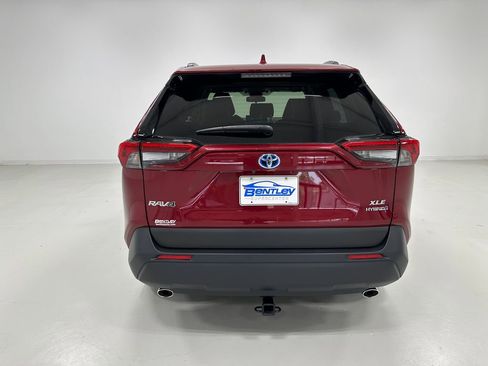 Used 2022 Toyota RAV4 XLE Premium image 4