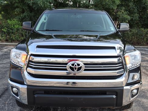 Used 2016 Toyota Tundra SR5 w/ SR5 Upgrade Package AWD/4WD image 2