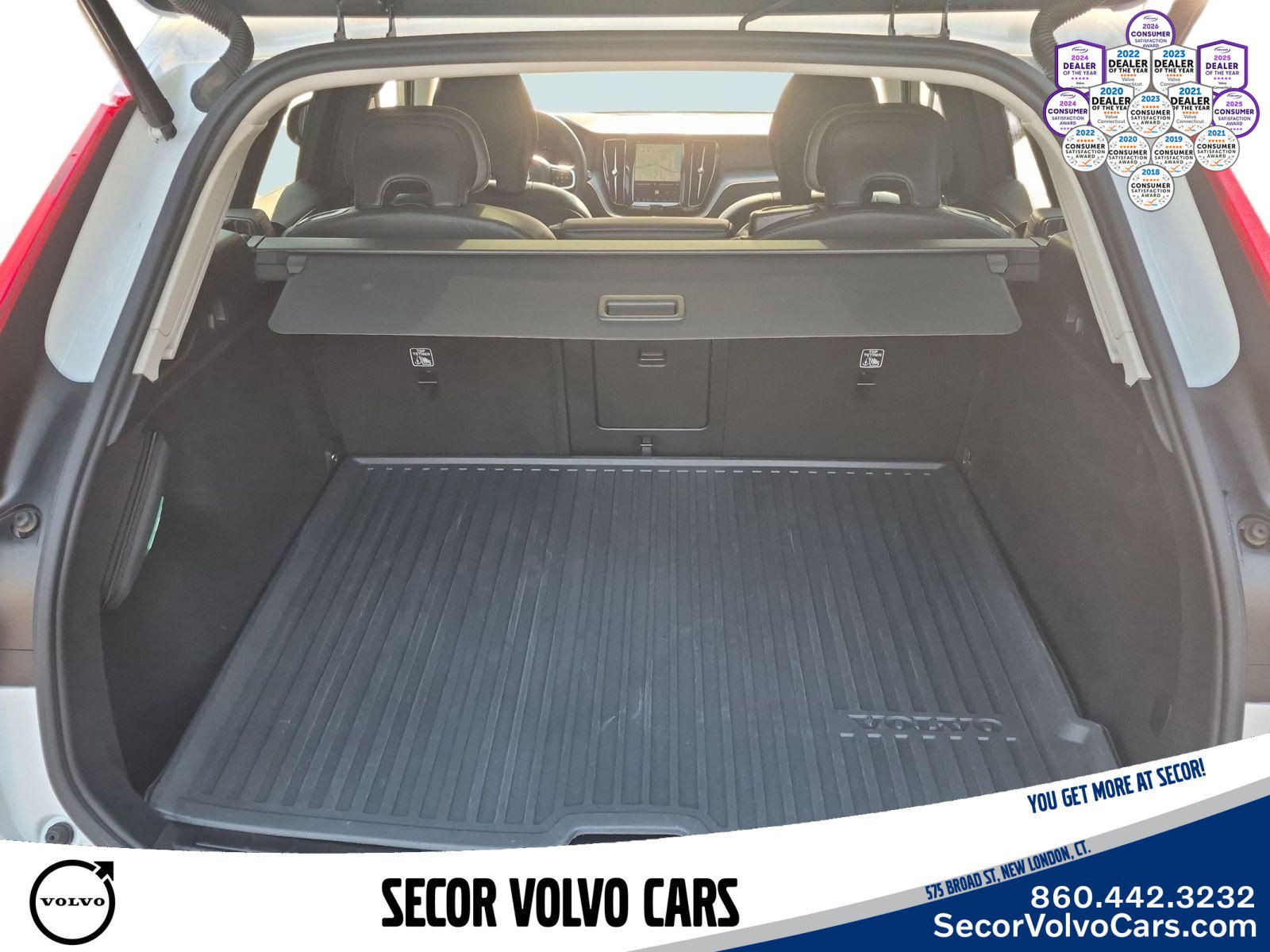 Used 2024 Volvo XC60 B5 Core w/ Protection Package Premier AWD/4WD image 7