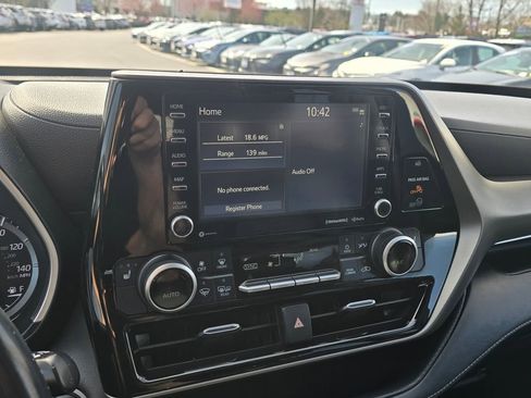 Used 2021 Toyota Highlander XLE image 23