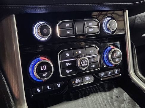 Used 2021 GMC Yukon Denali w/ Denali Premium Package AWD/4WD image 40