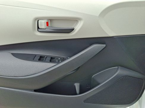 Used 2022 Toyota Corolla LE FWD image 13