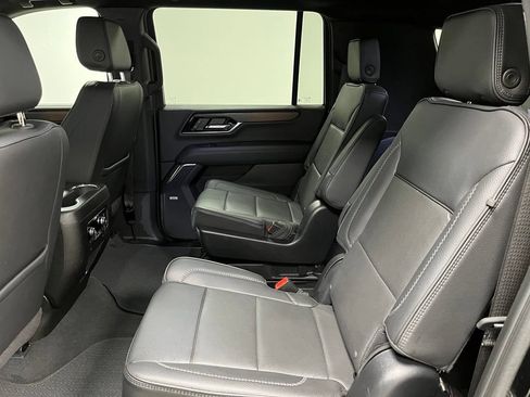 Used 2025 GMC Yukon XL Denali AWD/4WD image 45