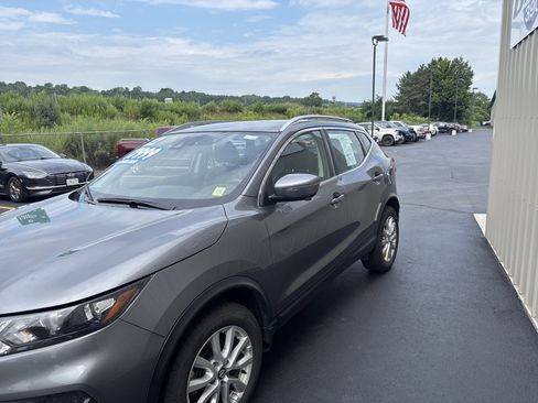 Used 2022 Nissan Rogue Sport SV w/ Technology Package AWD/4WD image 4