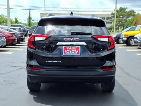 Used 2024 GMC Terrain SLE w/ Driver Convenience Package FWD image 5