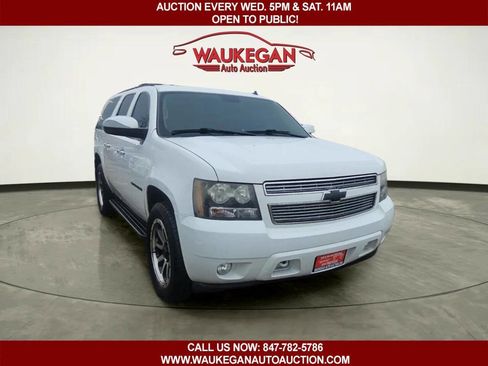 Used 2011 Chevrolet Suburban LTZ image 3