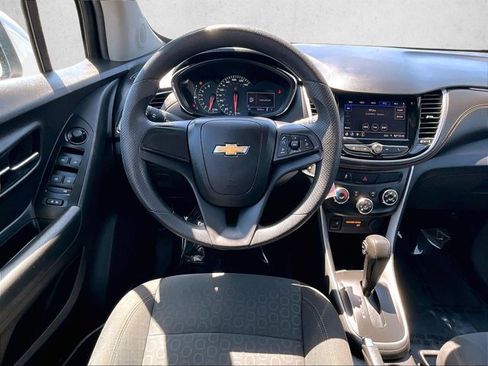 Used 2020 Chevrolet Trax LS FWD image 7