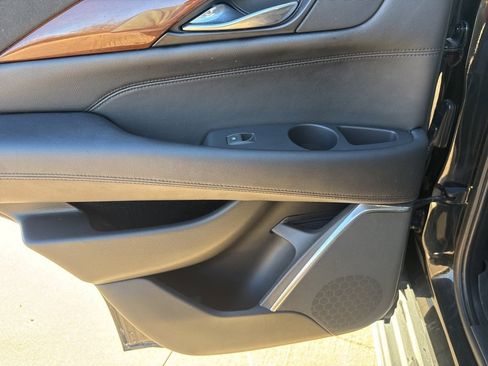 Used 2018 Cadillac Escalade Luxury image 34