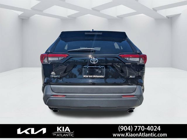 Used 2024 Toyota RAV4 XLE FWD image 4