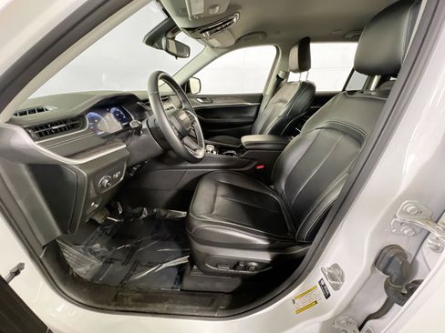 Used 2022 Jeep Grand Cherokee Limited image 18