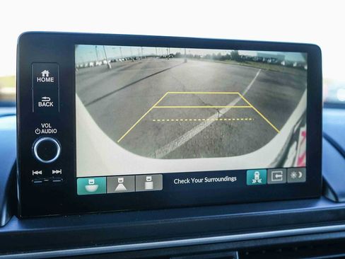 Certified 2025 Honda Pilot Touring image 24