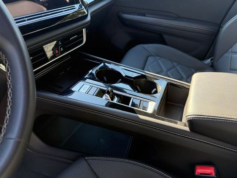 Used 2025 Volkswagen Atlas Cross Sport SE image 37