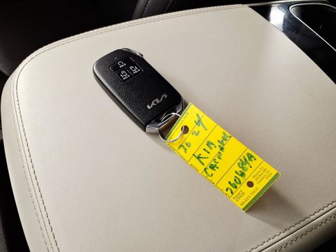 Used 2024 Kia Carnival EX FWD image 24