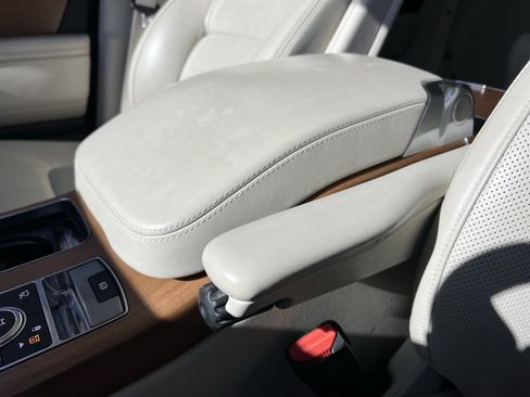 Used 2020 Land Rover Range Rover Long Wheelbase HSE image 28