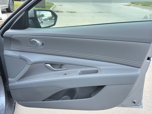 New 2025 Hyundai Elantra SEL image 31