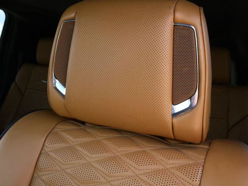Used 2023 Cadillac Escalade ESV Premium Luxury w/ Performance Package AWD/4WD image 21