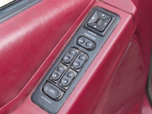 Used 1994 Ford Explorer XLT AWD/4WD image 13