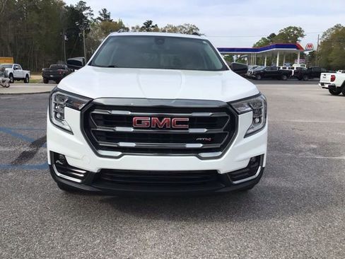 Used 2022 GMC Terrain AT4 w/ Infotainment Package II image 9