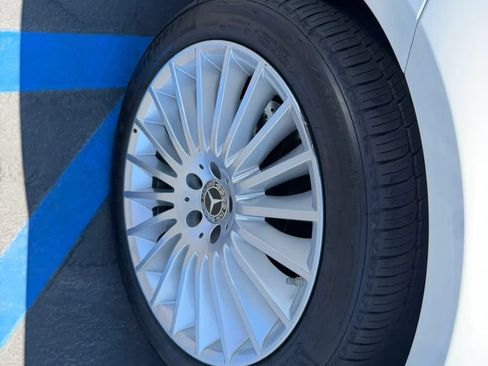 Used 2019 Mercedes-Benz S 560 Sedan image 33