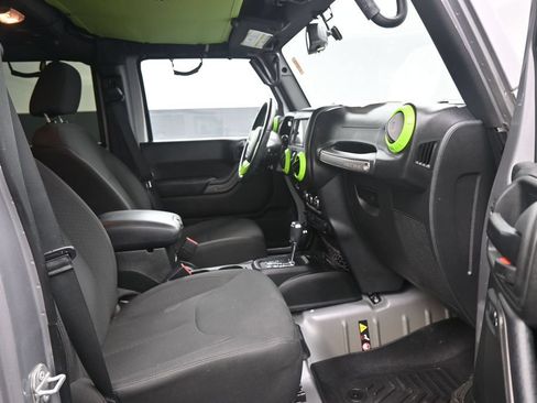 Used 2018 Jeep Wrangler Unlimited Sport S AWD/4WD image 11