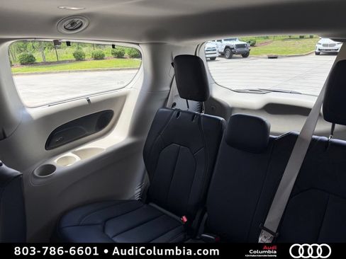 Used 2020 Chrysler Pacifica Touring-L Plus w/ Advanced Safetytec Group FWD image 24