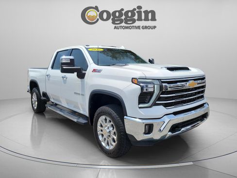 Used 2025 Chevrolet Silverado 2500 LTZ w/ LTZ Premium Package AWD/4WD image 4