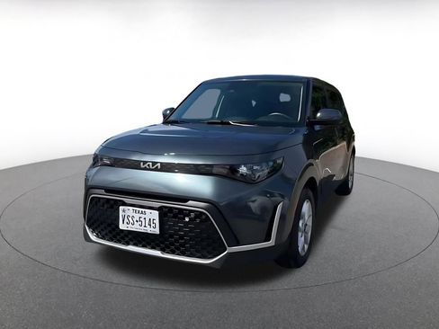 Used 2025 Kia Soul LX w/ LX Technology Package FWD image 7