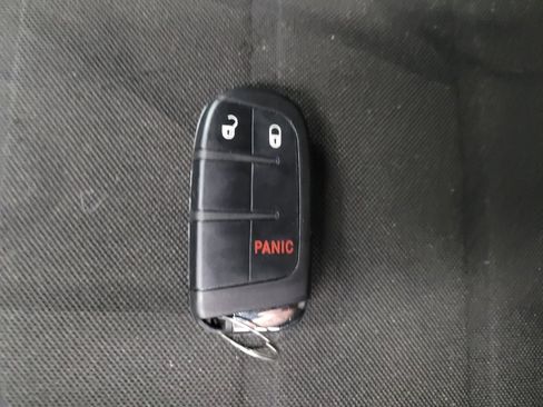Used 2018 Jeep Renegade Latitude FWD image 32