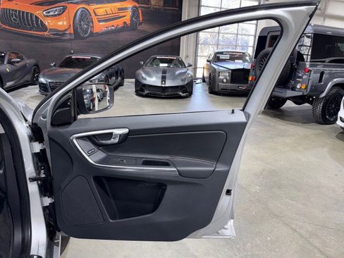 Used 2017 Volvo XC60 T6 Dynamic w/ Climate Package image 65