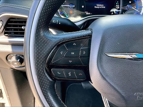 Used 2021 Chrysler Pacifica Limited w/ Uconnect Theater Family Group image 10