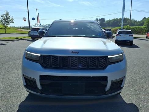 Used 2023 Jeep Grand Cherokee L Summit AWD/4WD image 10