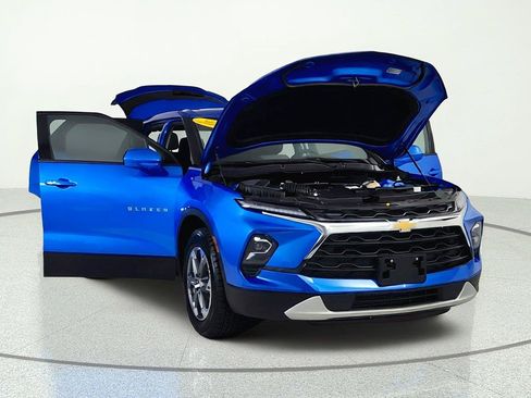 Used 2025 Chevrolet Blazer LT AWD/4WD image 9