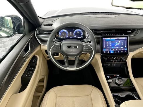 Used 2023 Jeep Grand Cherokee L Limited w/ Luxury Tech Group II AWD/4WD image 11