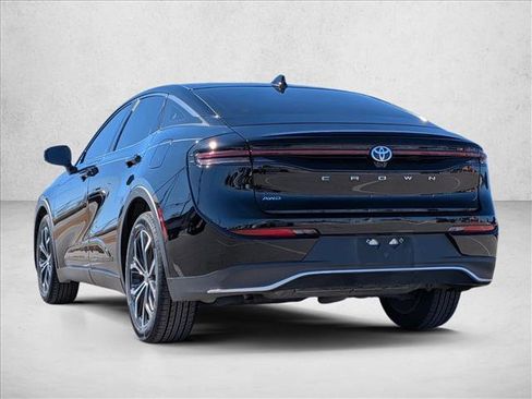 Used 2023 Toyota Crown XLE image 8