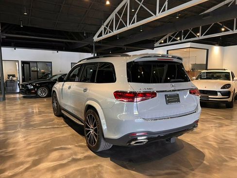 Used 2024 Mercedes-Benz GLS 580 4MATIC image 3
