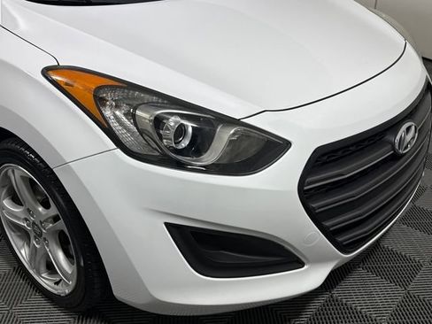 Used 2017 Hyundai Elantra GT image 12