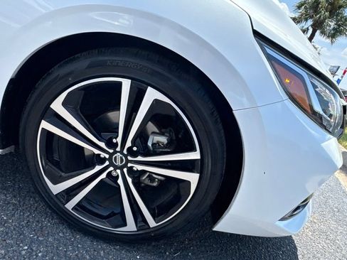 Used 2023 Nissan Sentra SR w/ SR Premium Package FWD image 8