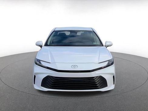 Used 2025 Toyota Camry LE image 5