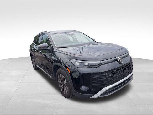 Used 2025 Volkswagen Tiguan S FWD image 4