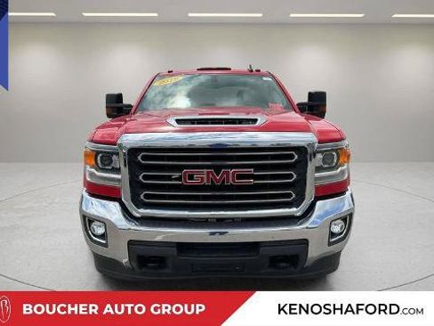 Used 2019 GMC Sierra 2500 SLE w/ SLE Preferred Package AWD/4WD image 2